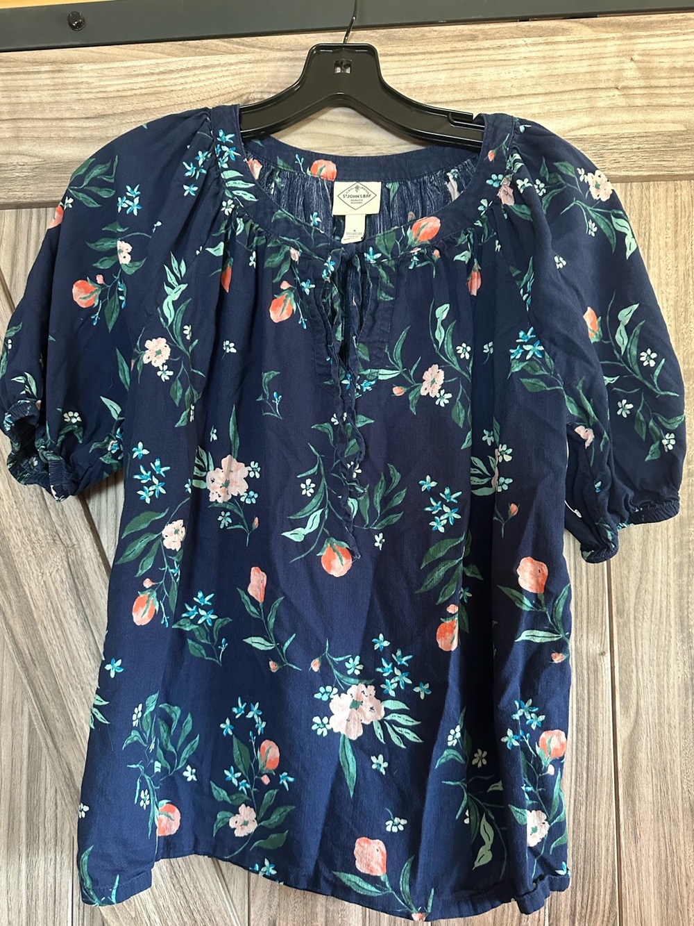 Like New! St. Johns Bay Womens Blue Floral Top Size S
